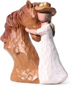 CHUANGLI Horse Figurine Gifts for Women Girls, Girl Embracing Horse Statue, Cowgirls Horse Lovers Gift, Sculpted Hand-Painted Horse Memorial Keepsake Gifts for Christmas, Thanksgiving, Birthday