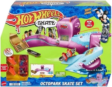 Hot Wheels Skate Octopark Playset, With Exclusive Finger Skateboard and Pair of Removable Skate Shoes, Toy Storage for Boards and Shoes, HMK01